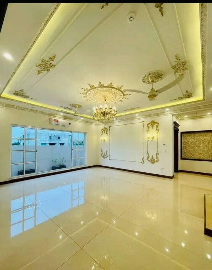 one Kanal Luxurious Villa for sale in DHA Lahore