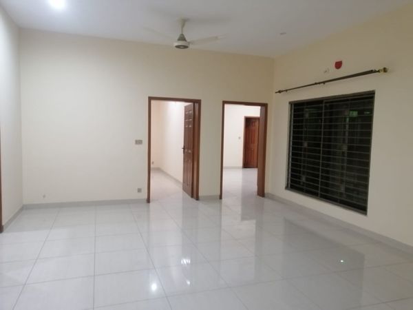 1 Kanal  Upper Portion for rent in Near Shaukat Khanum UCP Lahore