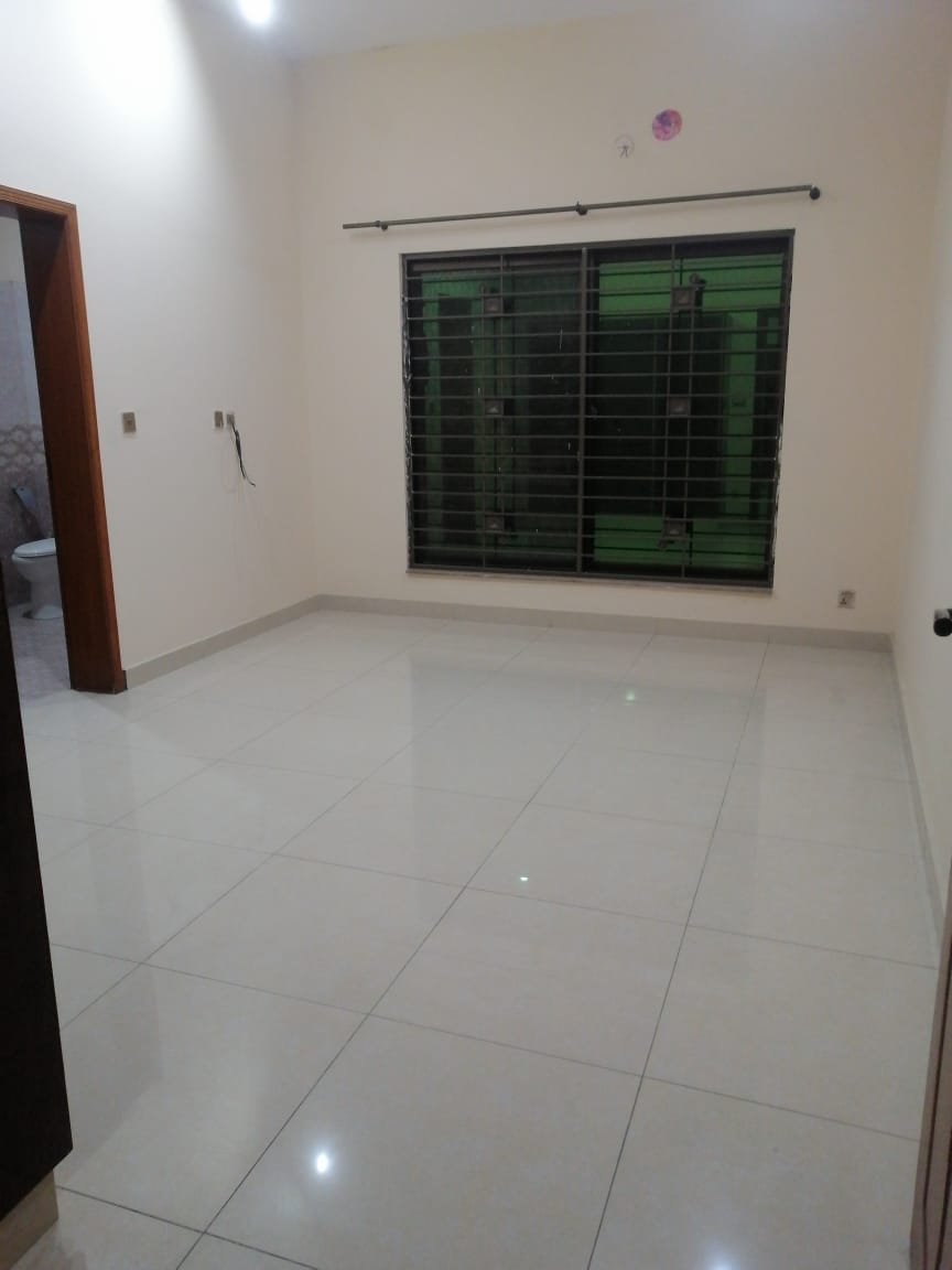 1 Kanal  Upper Portion for rent in Near Shaukat Khanum UCP Lahore