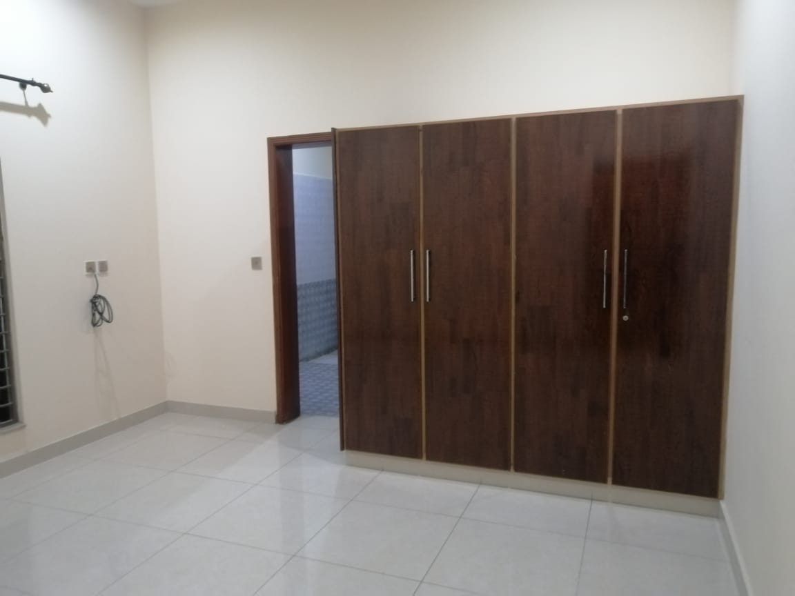 1 Kanal  Upper Portion for rent in Near Shaukat Khanum UCP Lahore