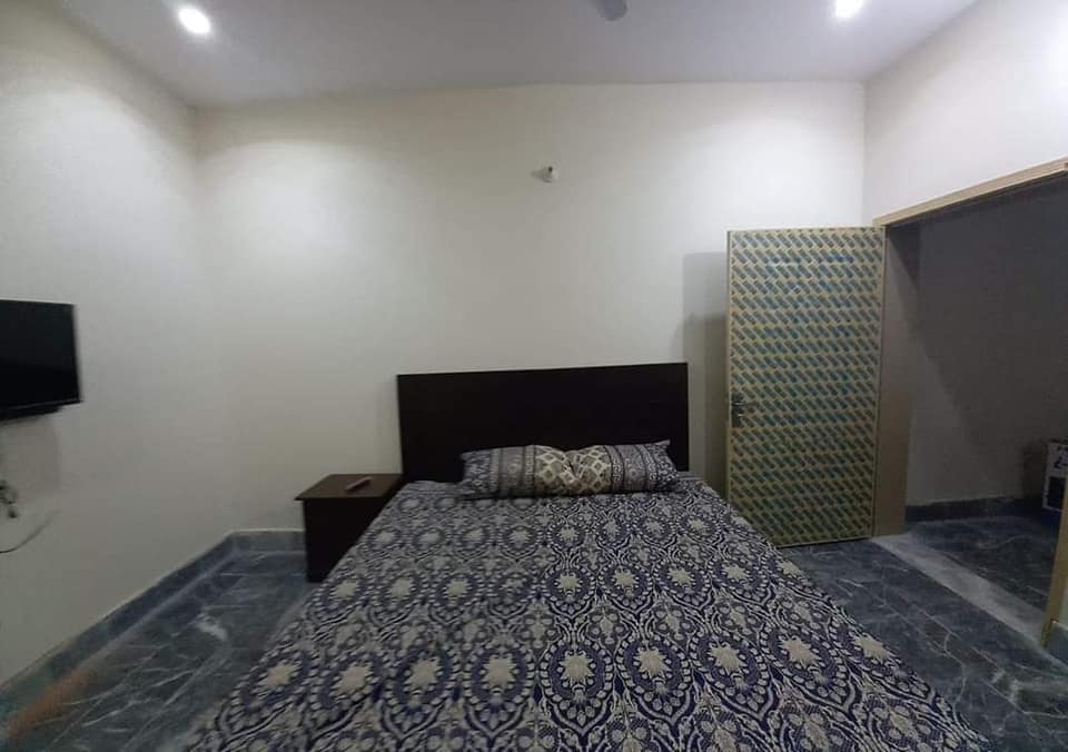 Furnished House Portion available for rent in  Near Shouktkhnm UCP Lahore