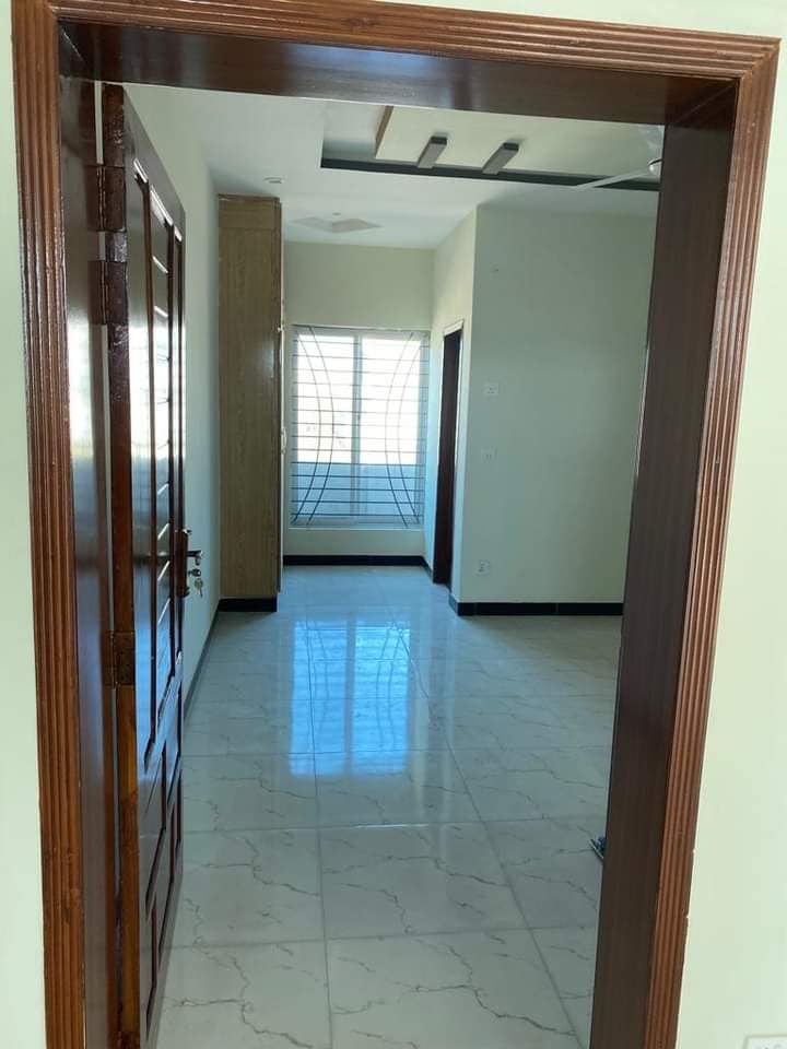 A Beautiful 10 Marla Lower Portion For Rent Near Shouktkhnm UCP Lahore