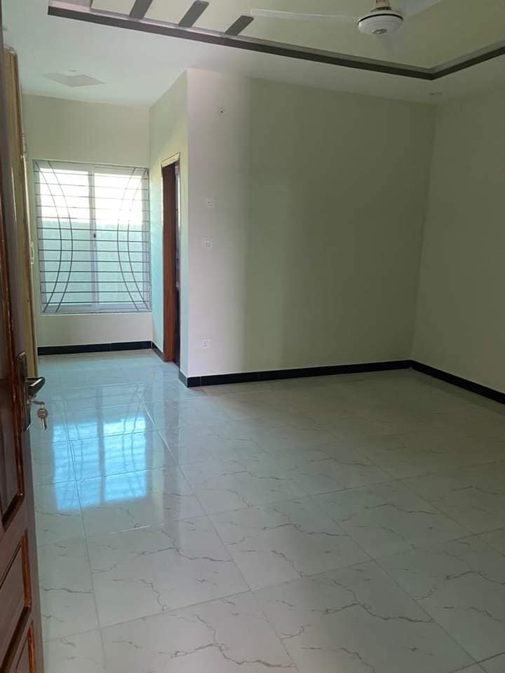 A Beautiful 10 Marla Lower Portion For Rent Near Shouktkhnm UCP Lahore