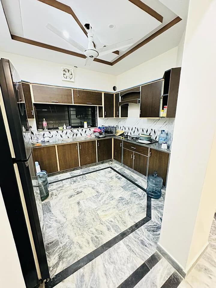 A Beautiful 10 Marla Lower Portion For Rent Near Shouktkhnm UCP Lahore