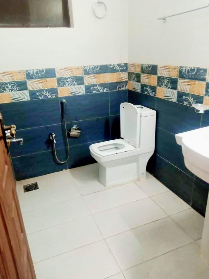 1 Kanal Beautiful upper portion available for rent in G-11 Islamabad