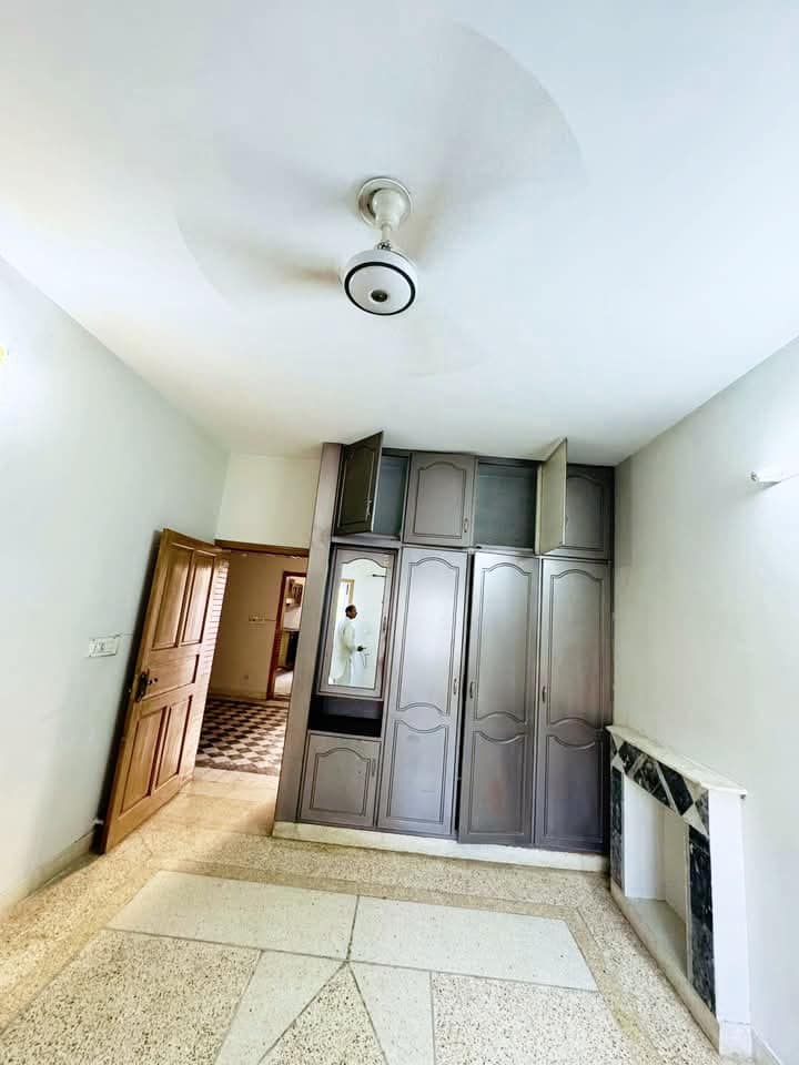 5 Marla Beautiful ground portion Available for Rent in G-11 Islamabad