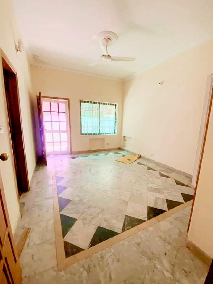 5 Marla Beautiful ground portion Available for Rent in G-11 Islamabad