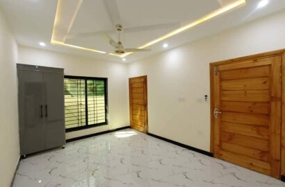 8 Marla Luxury  New house Available for Rent in G-11 Islamabad