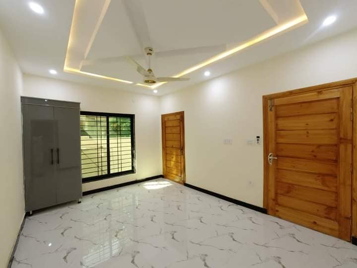 8 Marla Luxury  New house Available for Rent in G-11 Islamabad