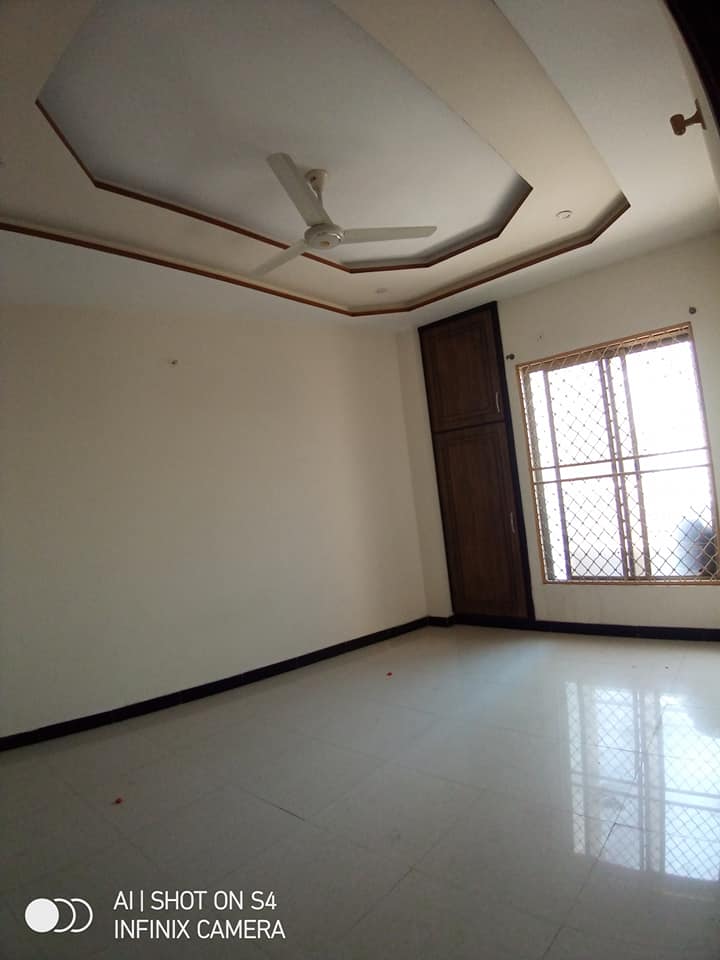 5.5 Marla Flat For Rent in Main Badshahi Road Near Shadman Colony Gujrat