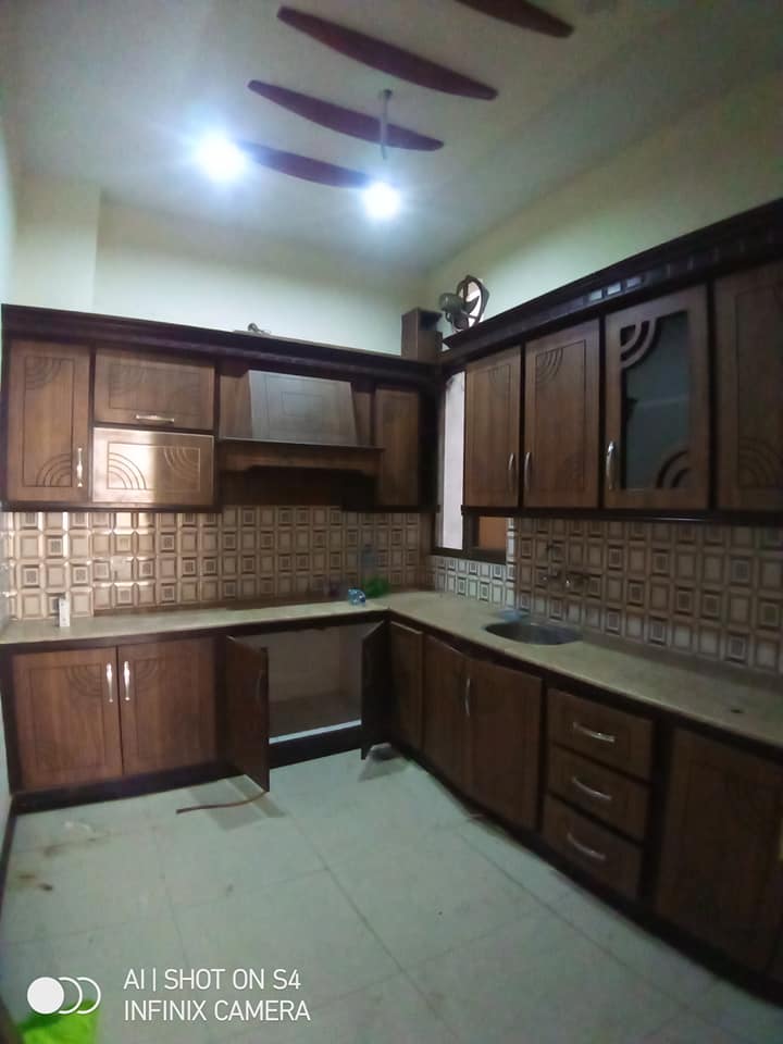 5.5 Marla Flat For Rent in Main Badshahi Road Near Shadman Colony Gujrat