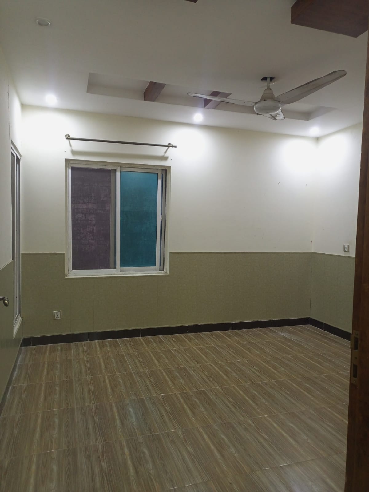 700 Square feet Apartment is available for rent in E-11 Islamabad