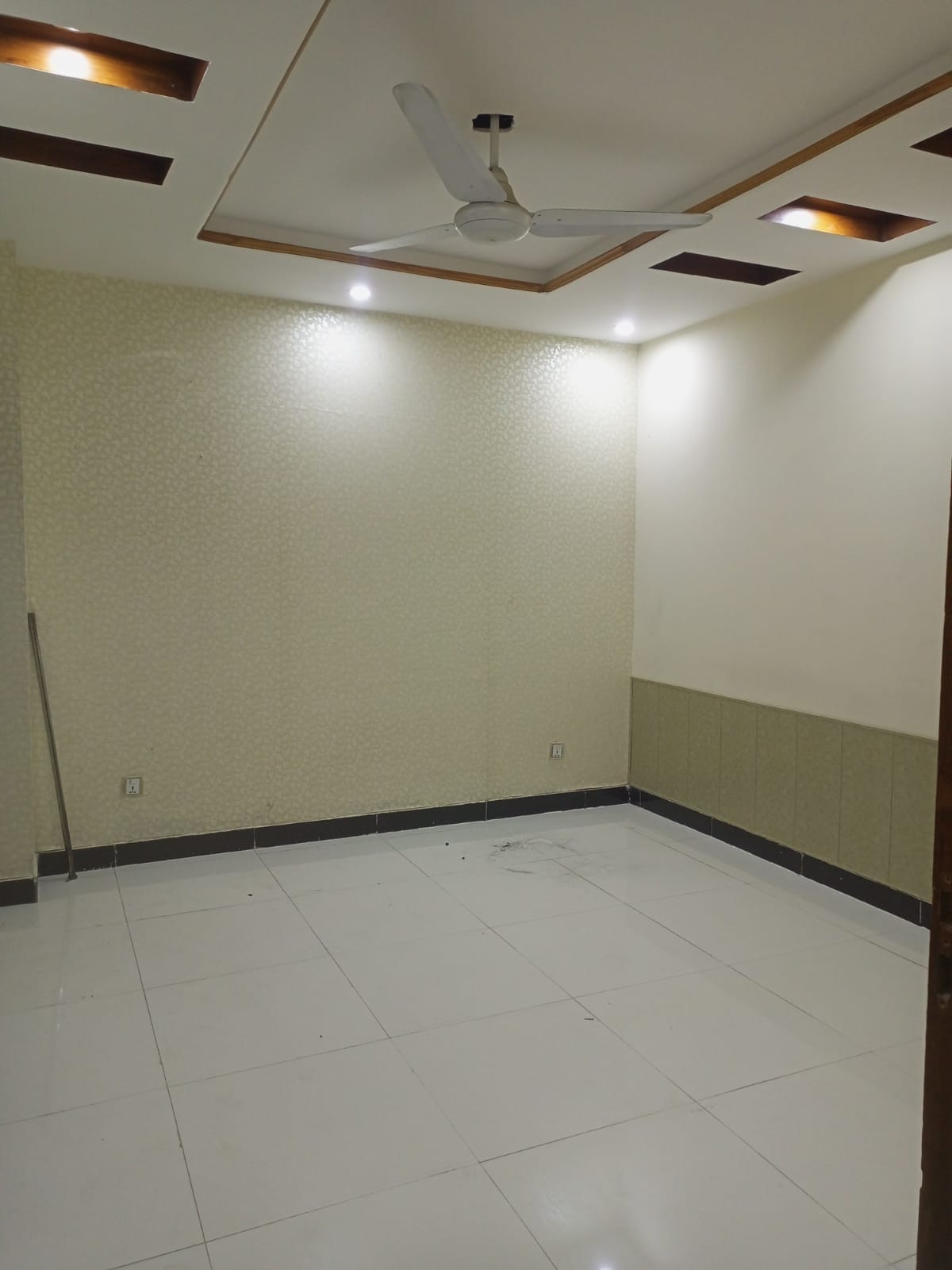 700 Square feet Apartment is available for rent in E-11 Islamabad