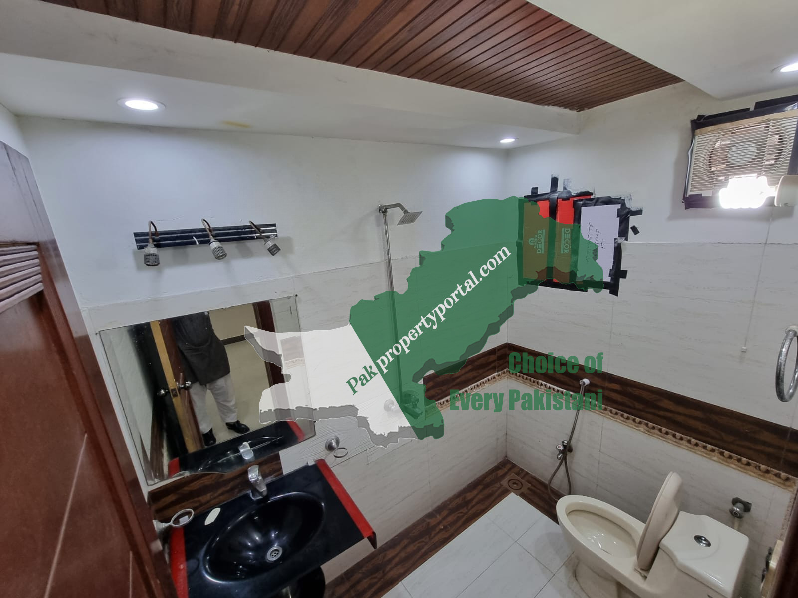5 marla House for Rent in Bahria town Lahore
