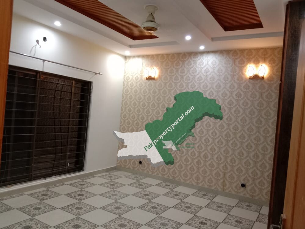 10 Marla portion available For Rent in Bahria town Lahore