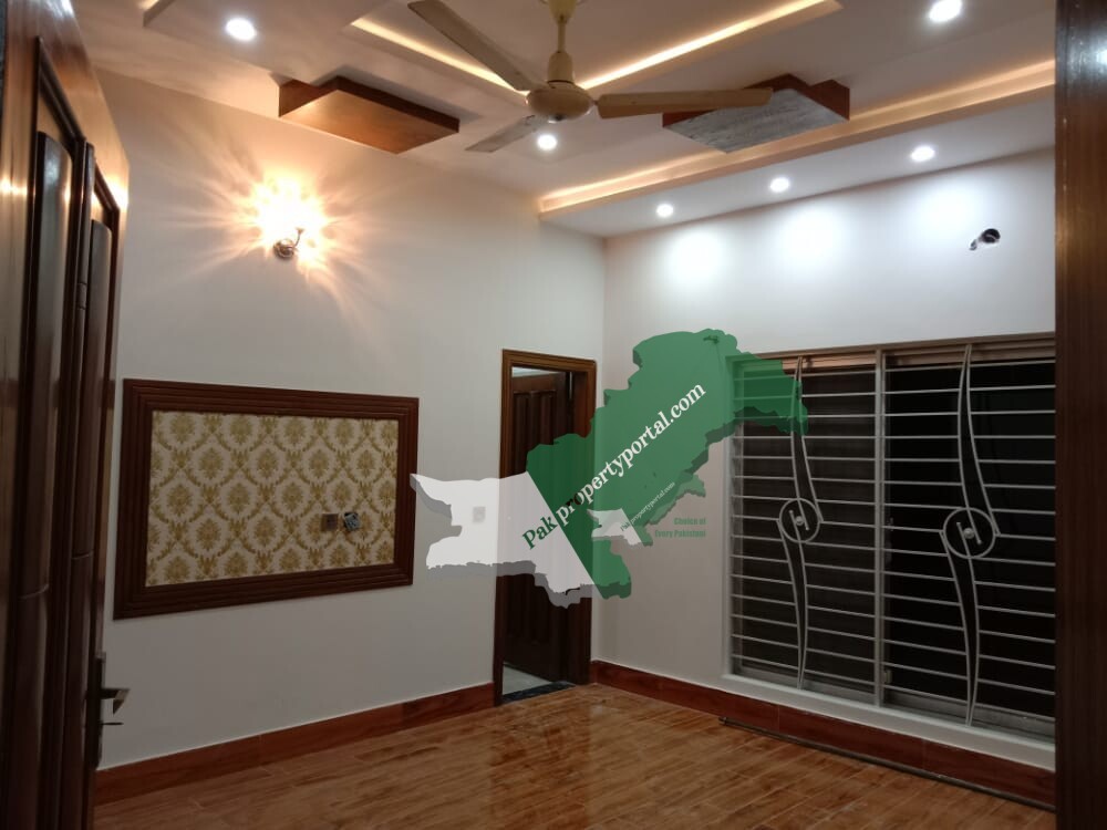 10 Marla portion available For Rent in Bahria town Lahore