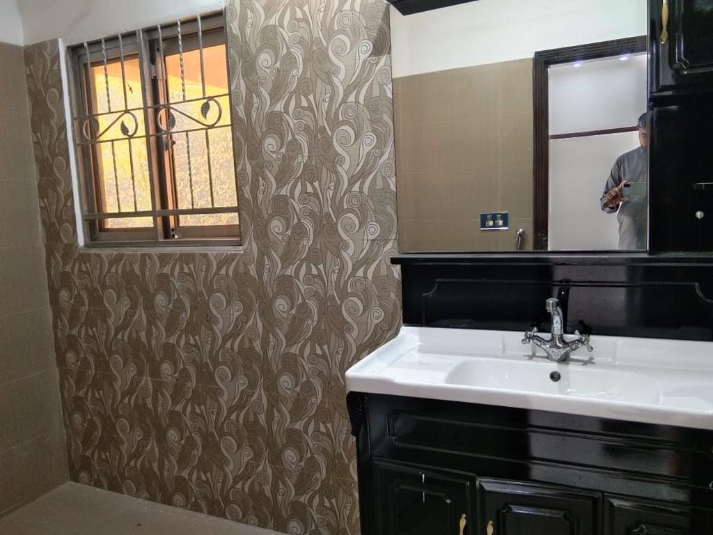 10 Marla New portion for Rent in Bahria town Lahore