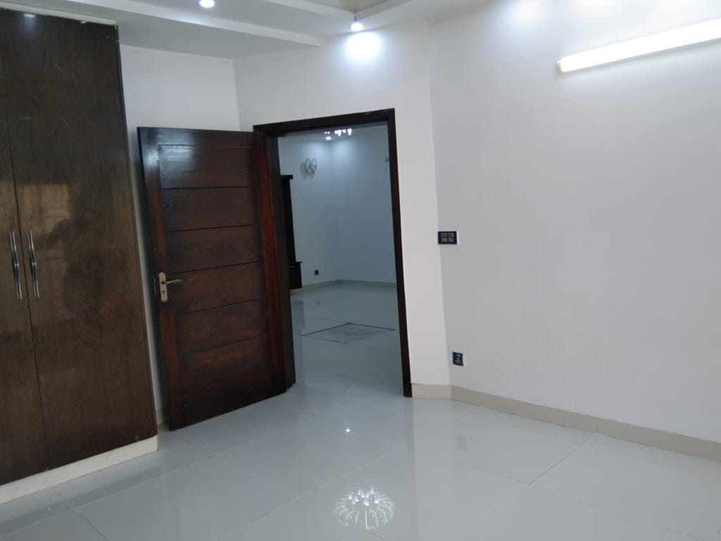 10 Marla New portion for Rent in Bahria town Lahore