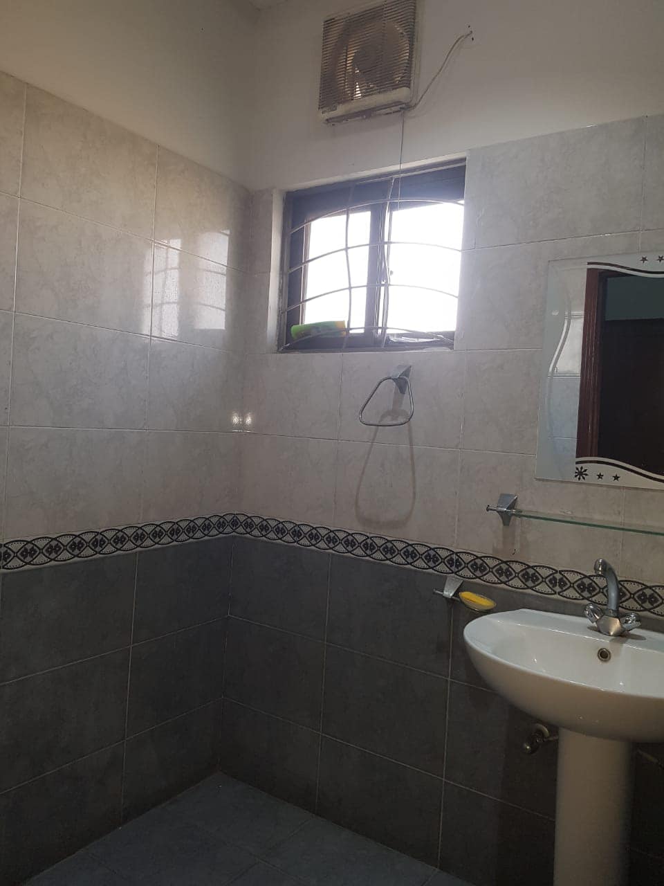 5 Marla House available for Rent in Bahria town Lahore