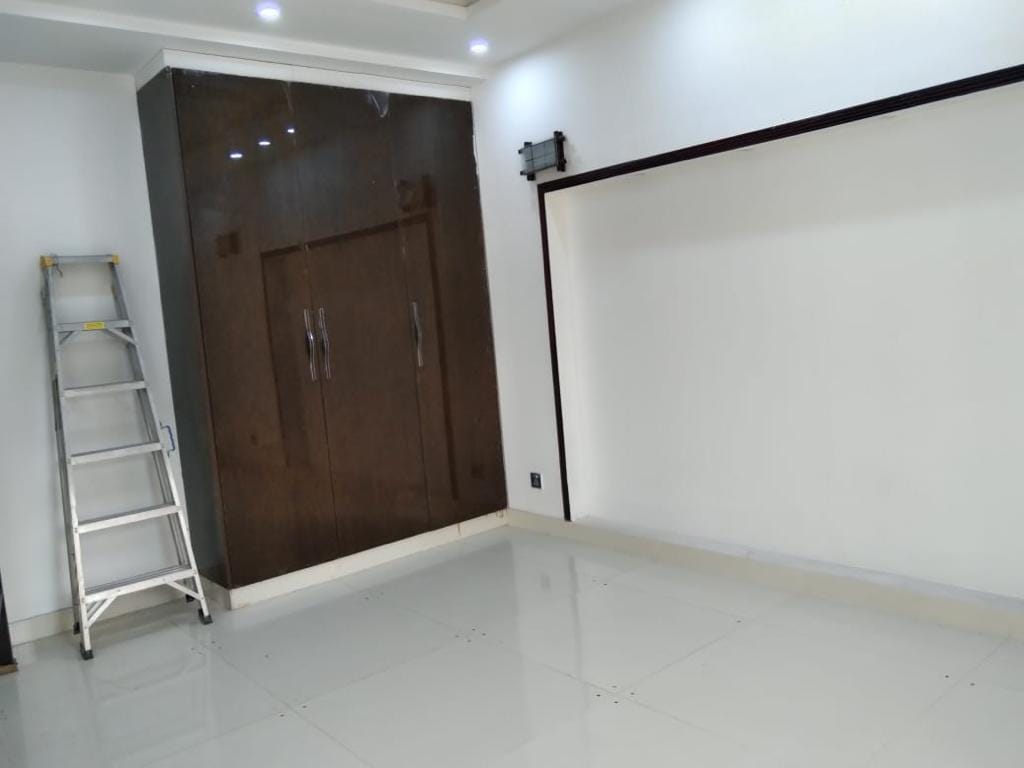 10 Marla New portion for Rent in Bahria town Lahore