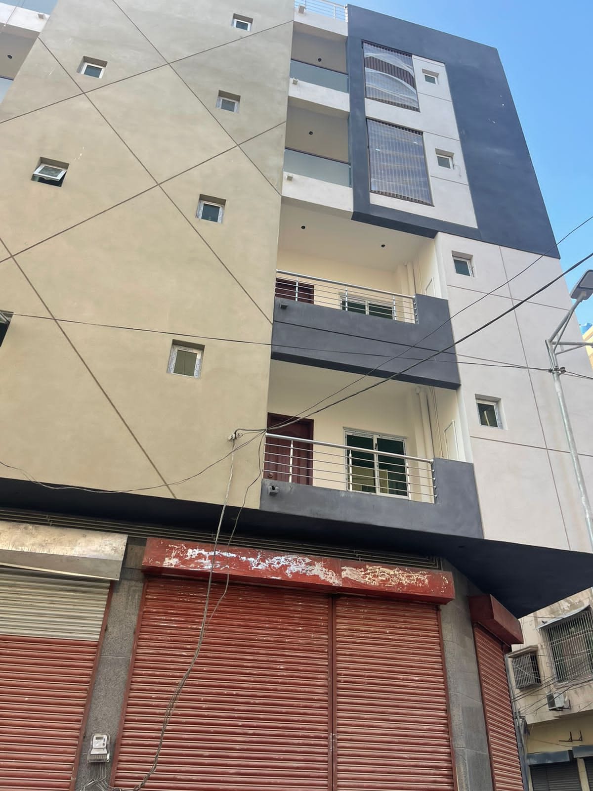 BRAND NEW APARTMENT FOR SALE in Nishat Commercial Karachi