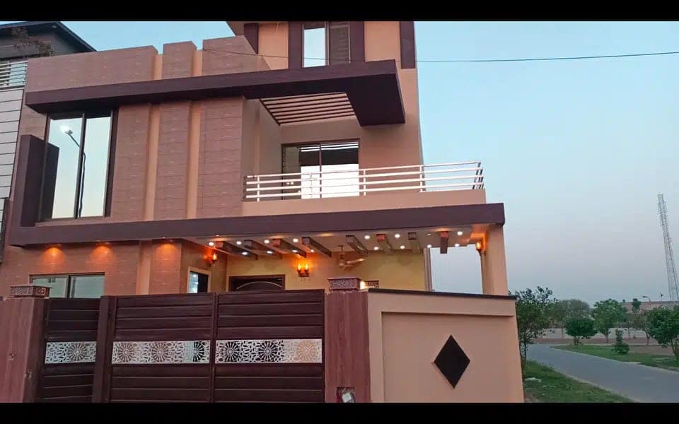 10 Marla Brand new house for sale at park view city Lahore