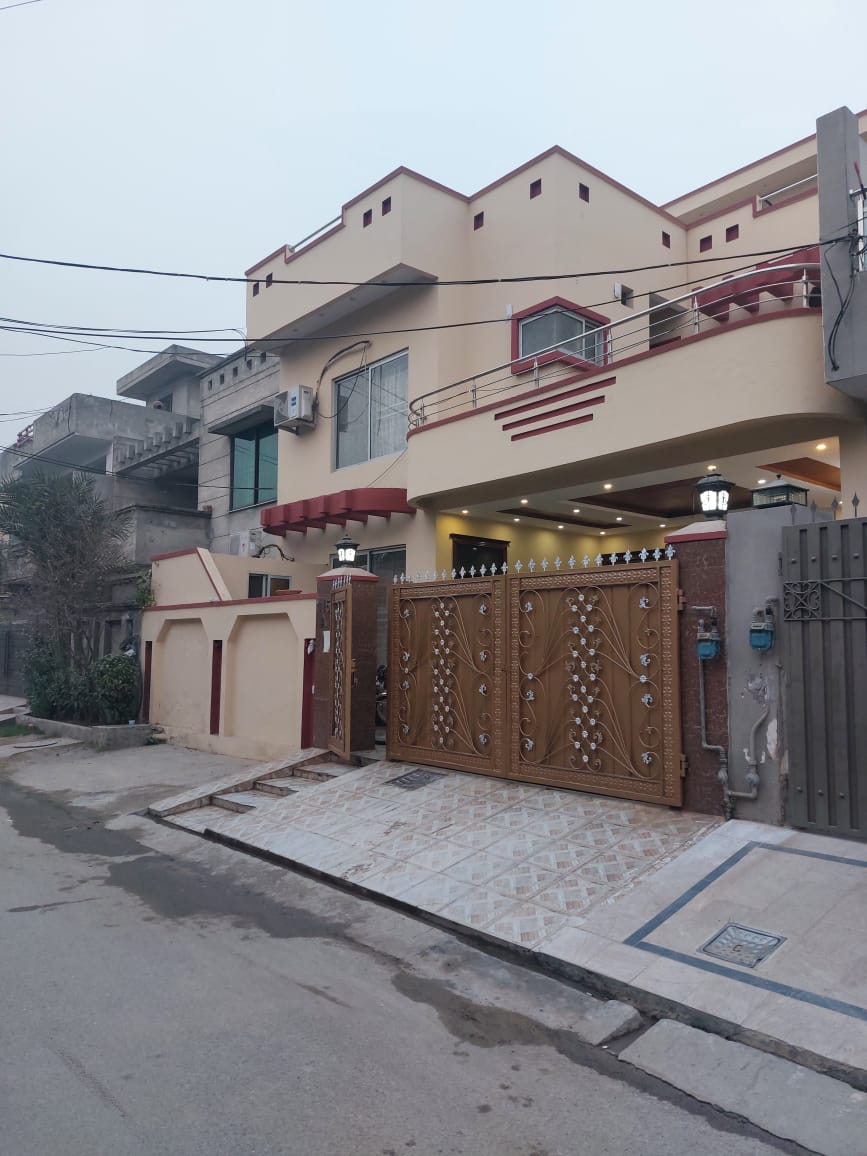 10 Marla House For Sale in PCSIR STAFF Society College Road Lahore