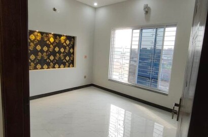 5 Marla brand new vvip 4 bed with attach bath rooms house available for sale at park View city Lahore Opposite DHA eme