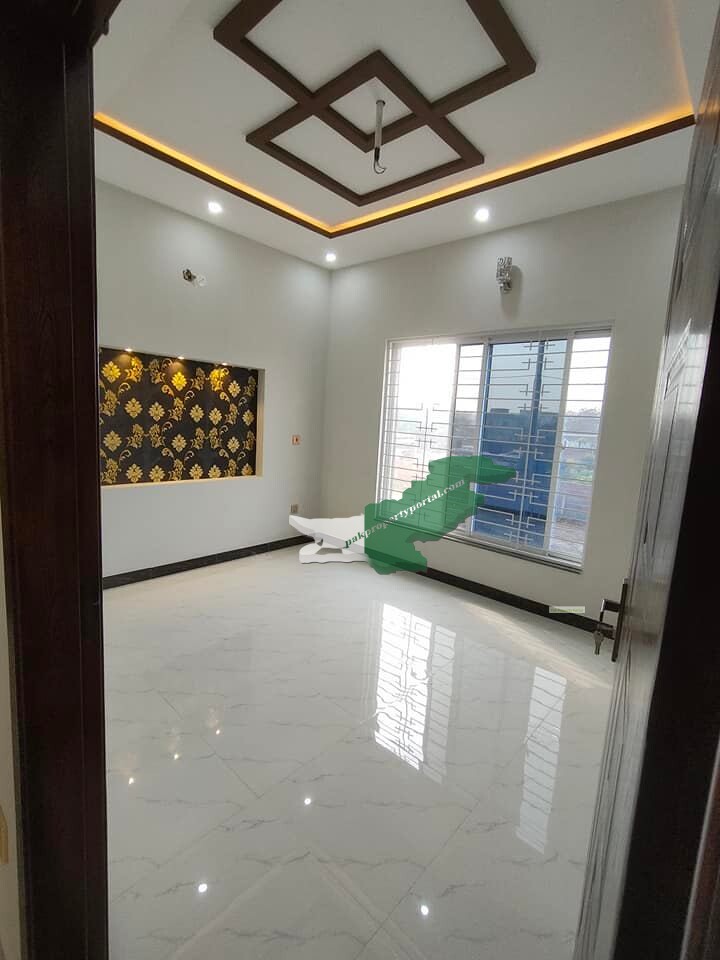 5 Marla brand new vvip 4 bed with attach bath rooms house available for sale at park View city Lahore Opposite DHA eme