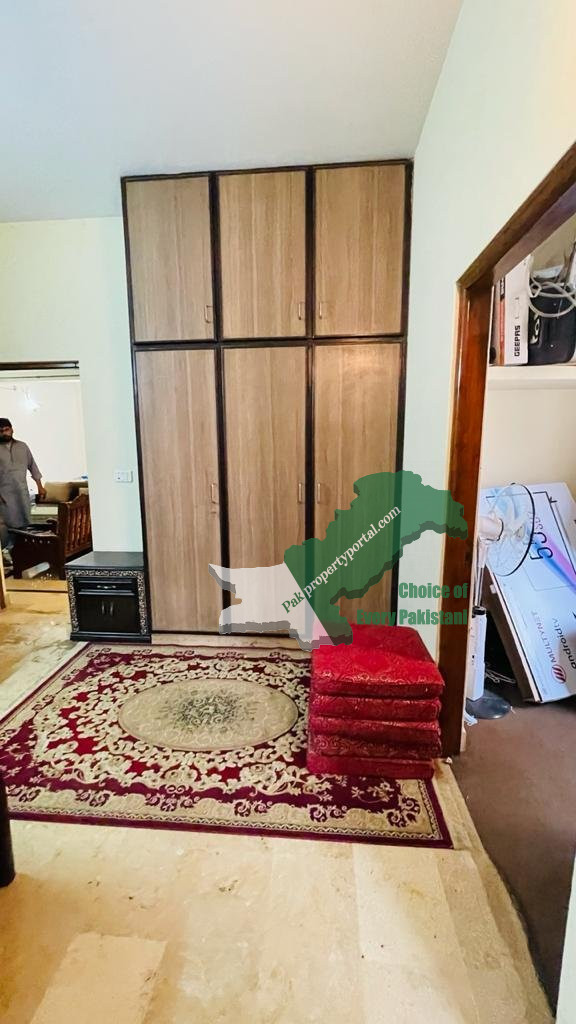 10 Marla Upper Portion Available For Rent in  Karim Block Allama Iqbal Town Lahore