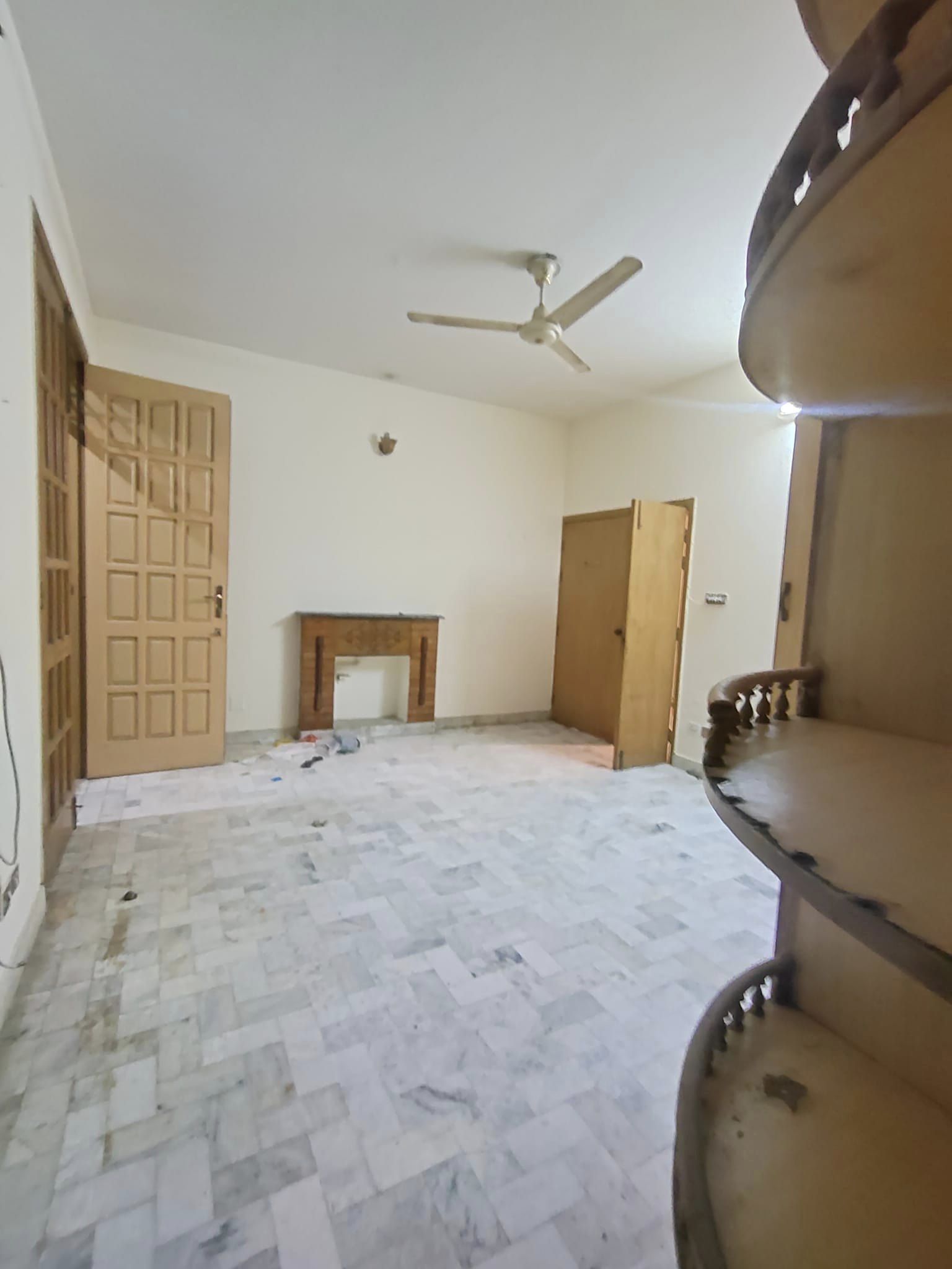 5 Marla Lower Ground Portion For Rent in F-11 Islamabad