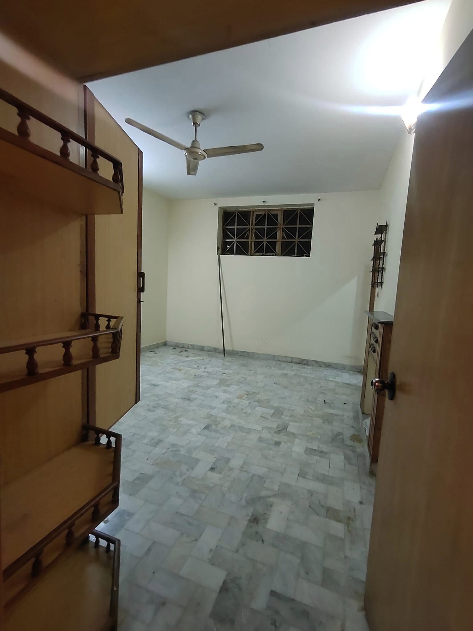 5 Marla Lower Ground Portion For Rent in F-11 Islamabad