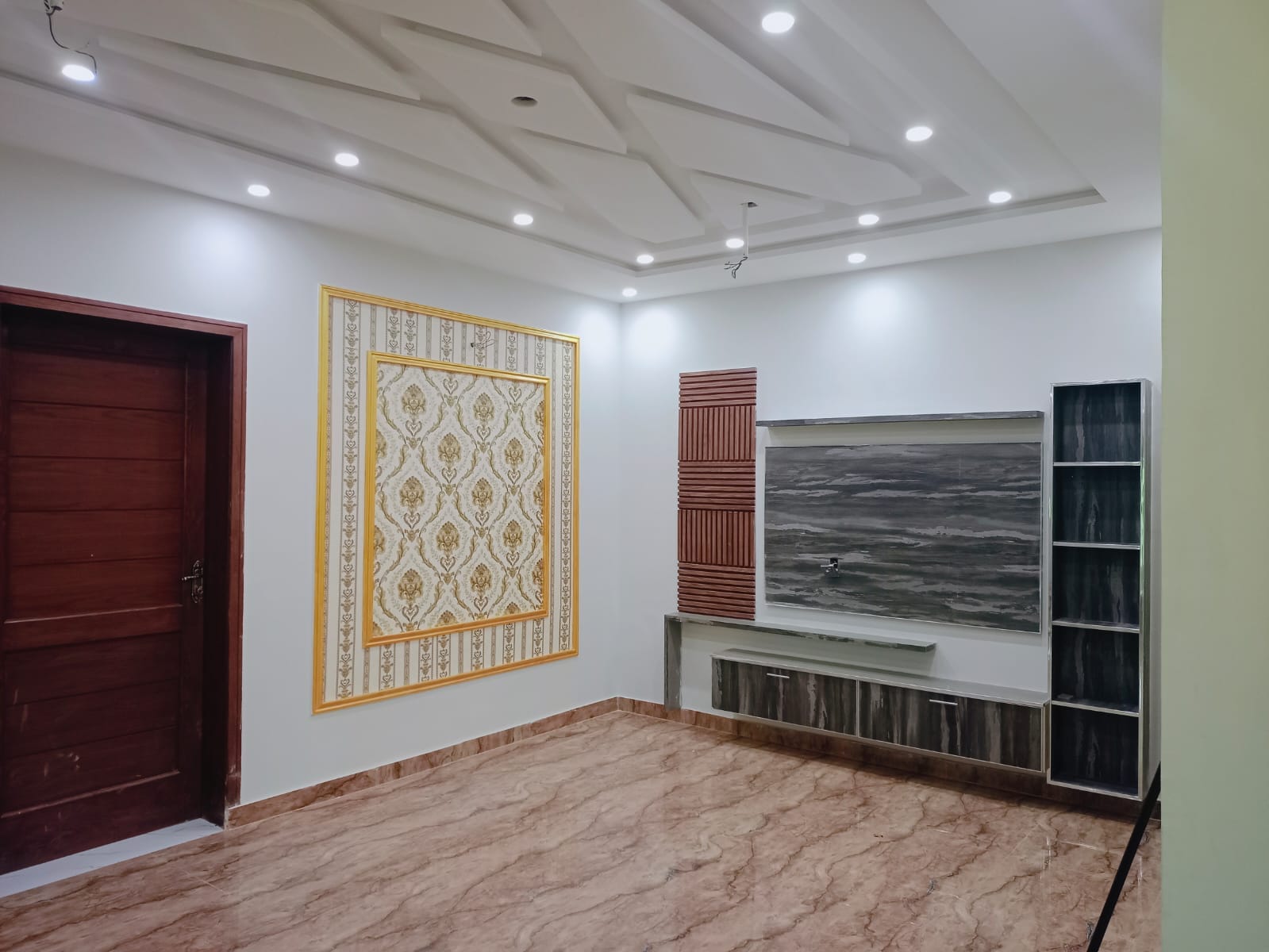 10 Marla bungalow Available For Sale in UET society Lahore