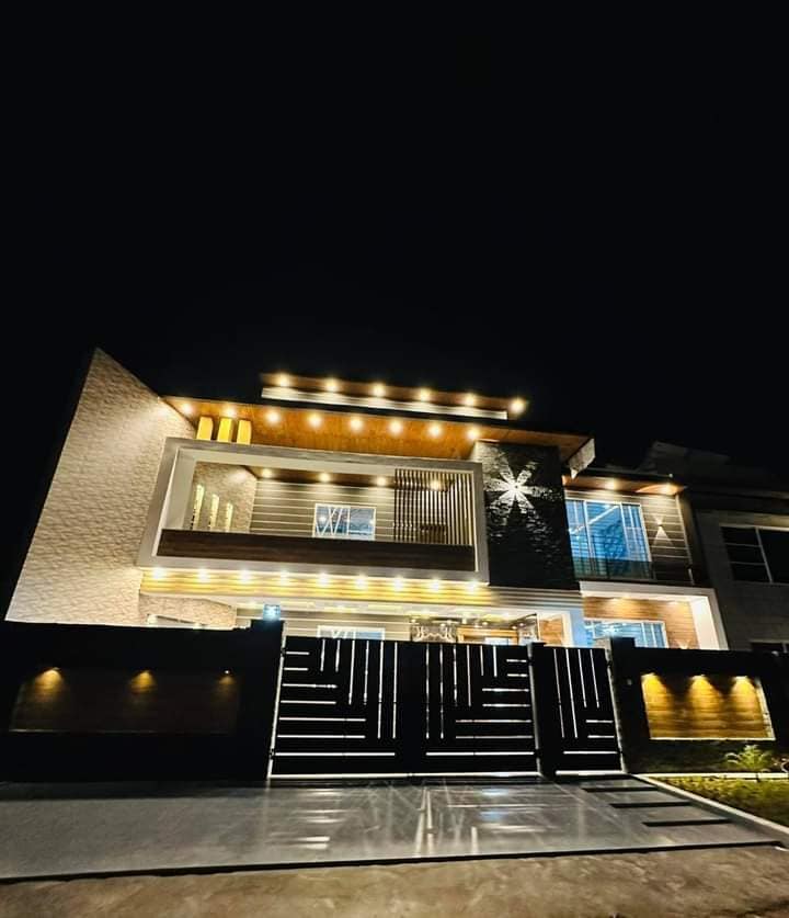 10 Marla modern house for sale in Wapda town phase 2 Multan