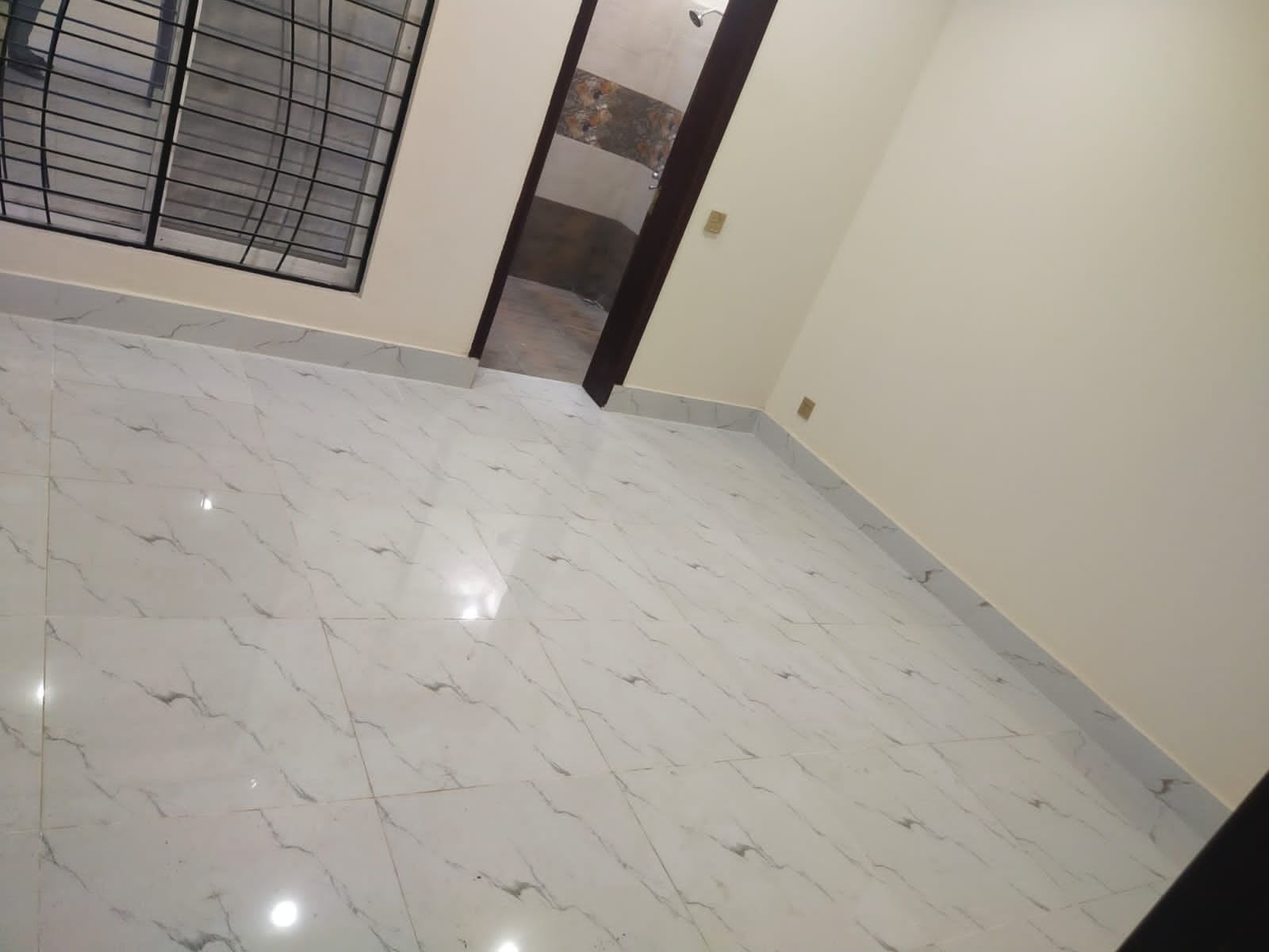 10 marla brand new house available for Rent in dream gardens lahore