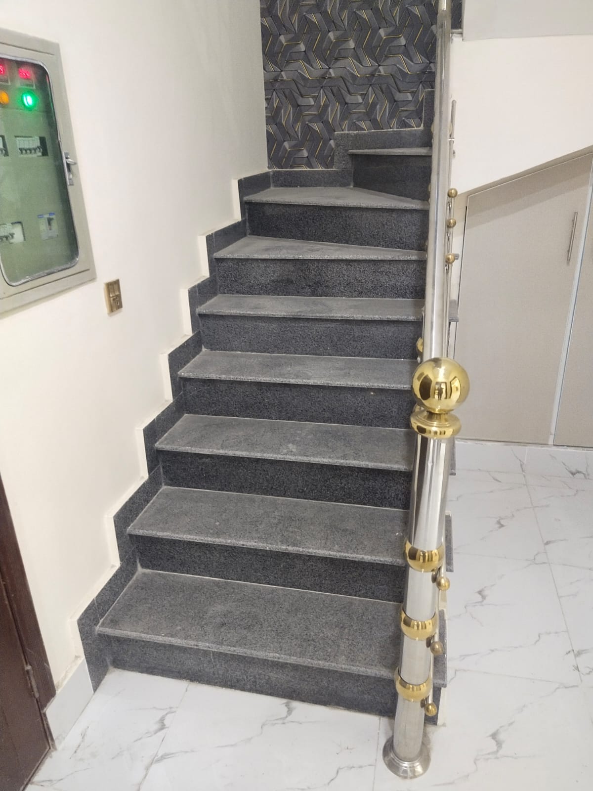 10 marla brand new house available for Rent in dream gardens lahore
