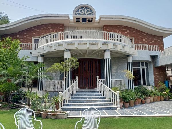 42 Marla Full basement house in 1 kanal price in Punjab phase 1 Lahore