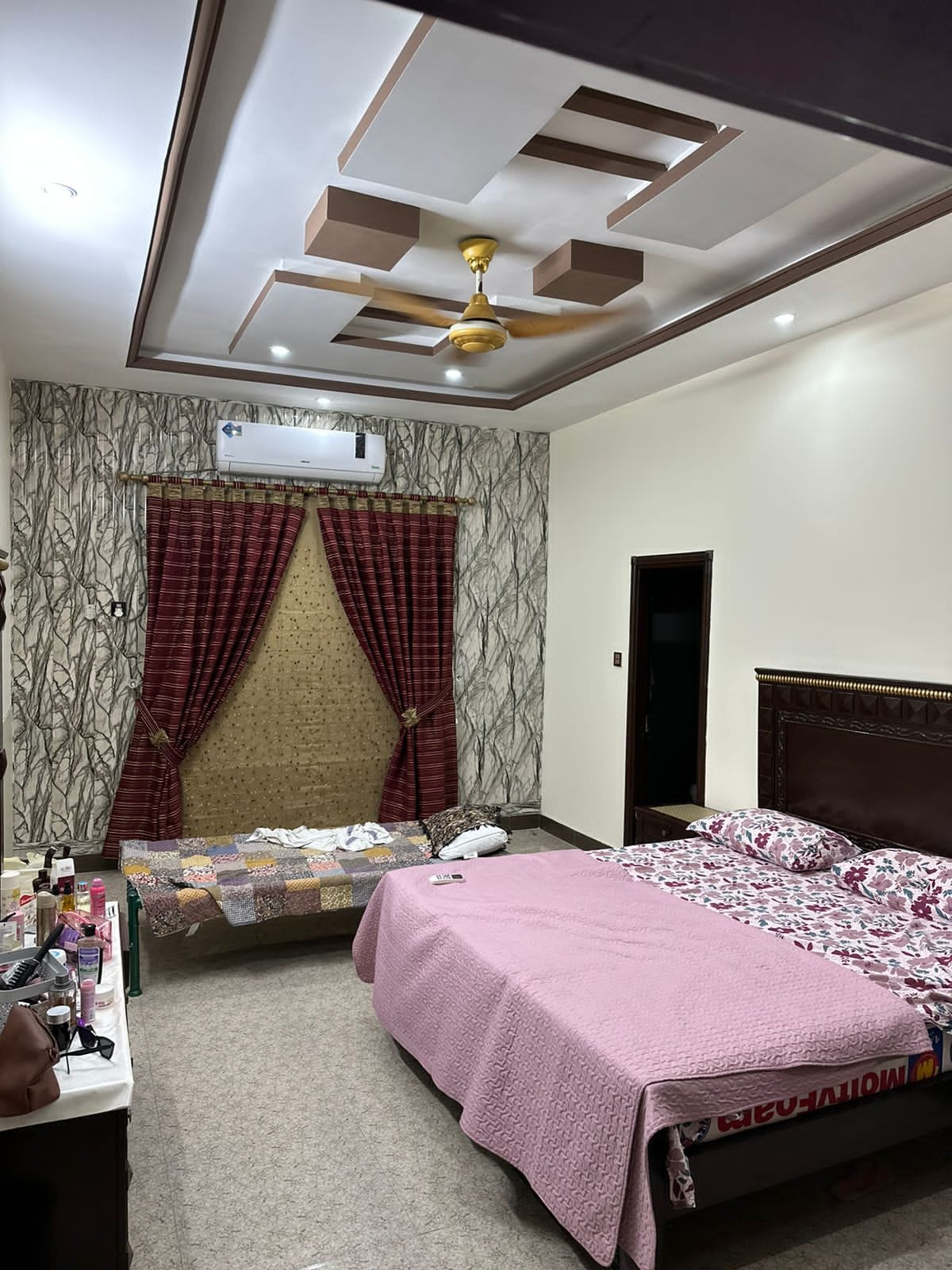 Luxury 10 Marla House For Sale in  Shadman Colony Gujrat