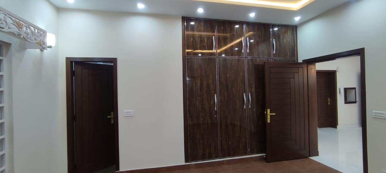 10 M house for rent in Sec C Janiper Block Bahria Town Lahore