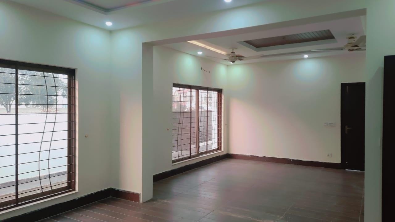 12 Marla house For Rent In overseas B extension Bahria town Lahore