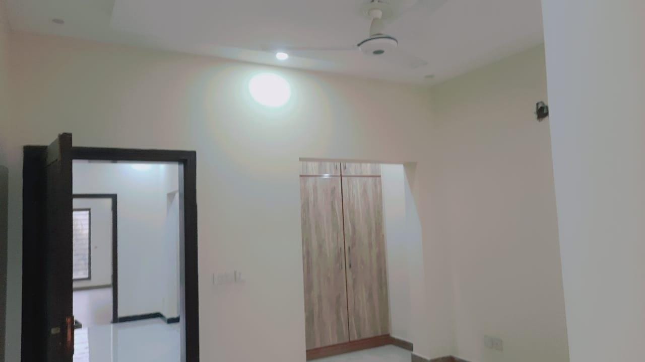 12 Marla house For Rent In overseas B extension Bahria town Lahore