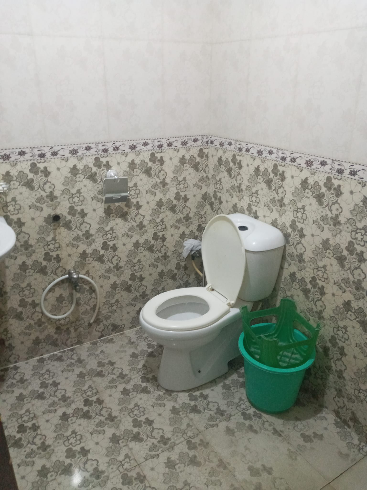 3 BED DD PORTION AVAILABLE FOR SALE in NEAR YOUSUF BURGER DHORAJI KARACHI