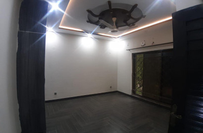 10Marla Lavish Upper Portion Available For Rent in bahria Town, Overseas B, Sector D Lahore