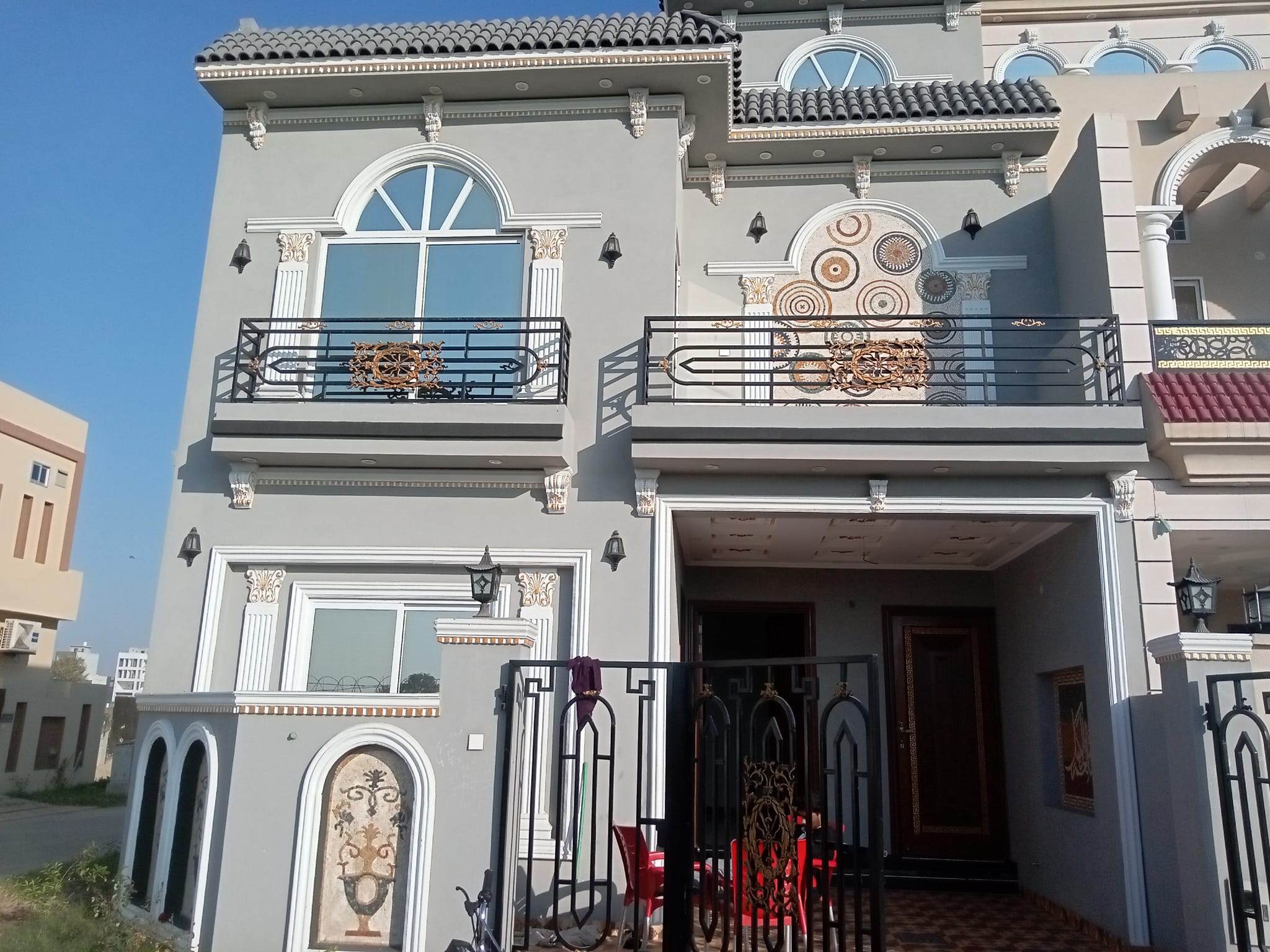 5 Marla Spanish design corner house available for sale in park view city Lahore