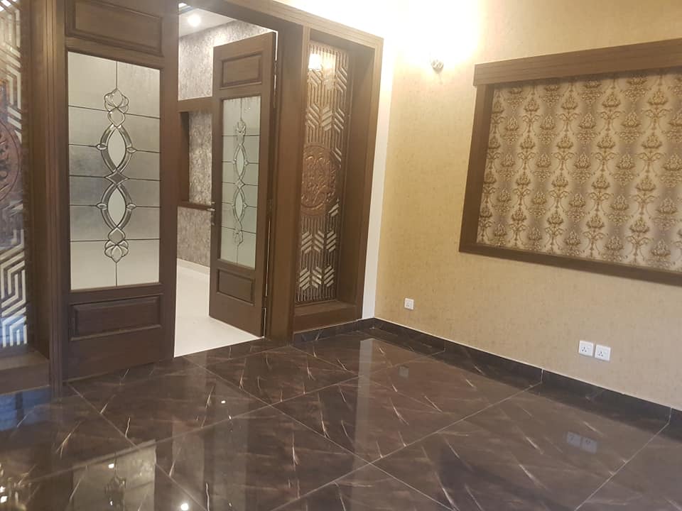 10 marla brand new house for sale in Lahore bahria town Sectors C