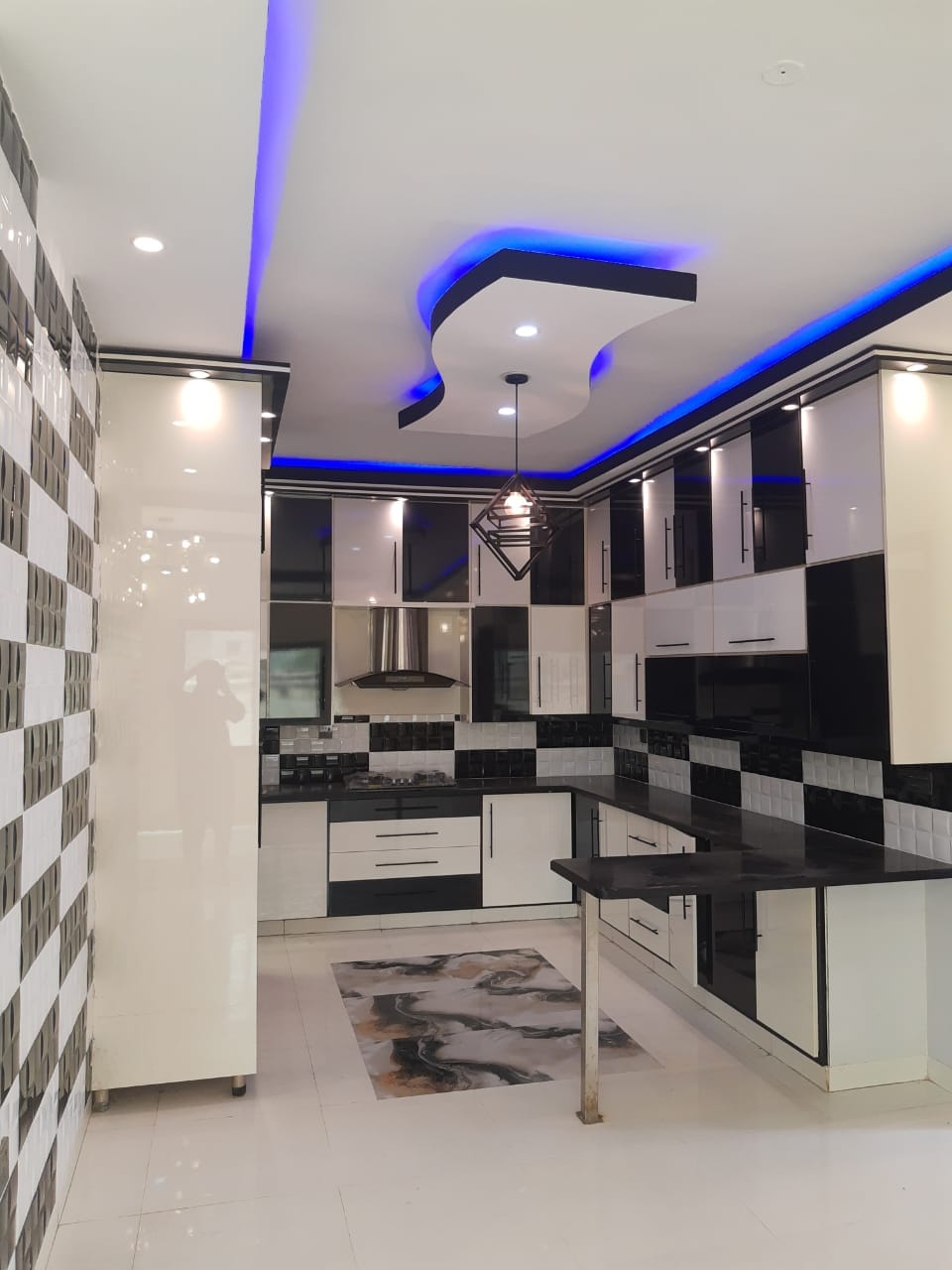 7 Marla  beautiful huge portion at aesthetic location of Main Gulshan e Iqbal block - 1 Karachi