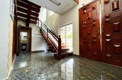 19 Marla full luxury corner house available for Sale in Bahria town Lahore