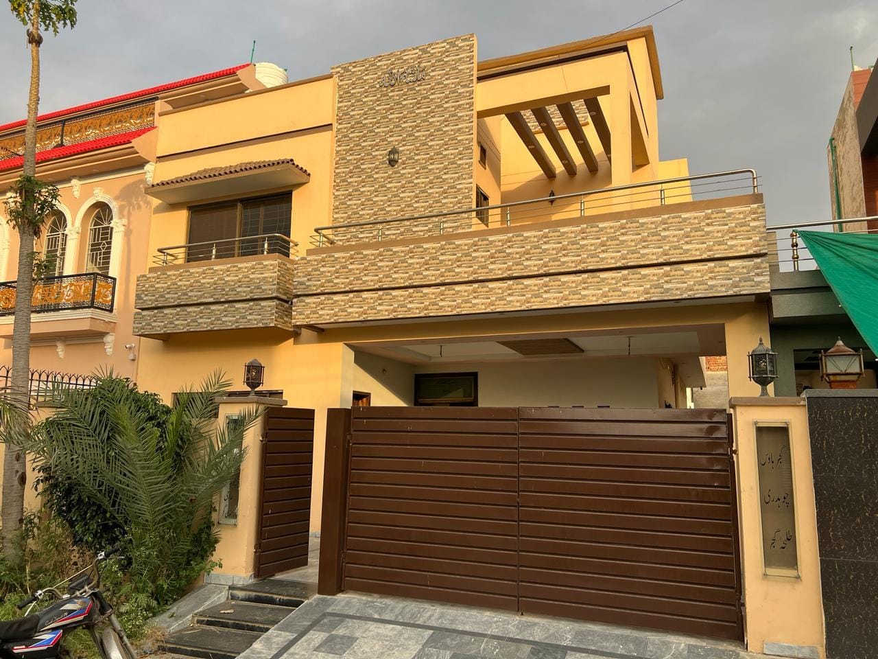 10 Marla Used House Available For Sale in A Block Central Park Housing Scheme Lahore