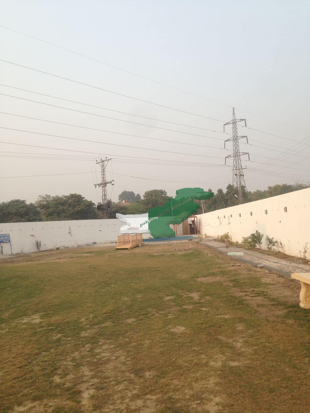 4 canal farm house for rent Shaukat Khanam chowk in Lahore