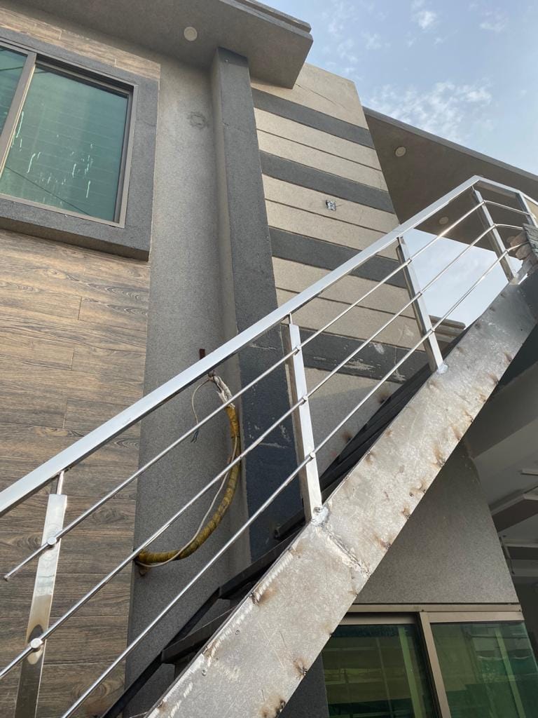 5 Marla upper portion available for rent in Shalimar street no 15 Lahore
